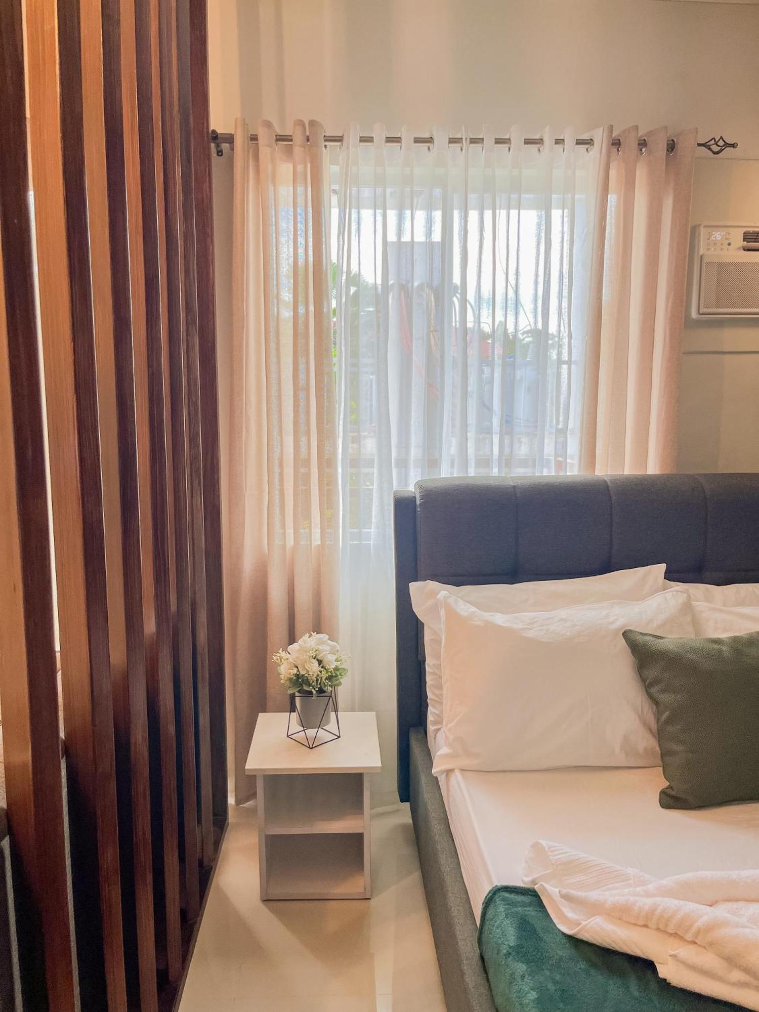 2 Bedroom And Studio Apartments With Private Pool And Gym In Vista Manors Verdant Puerto Princesa Buitenkant foto