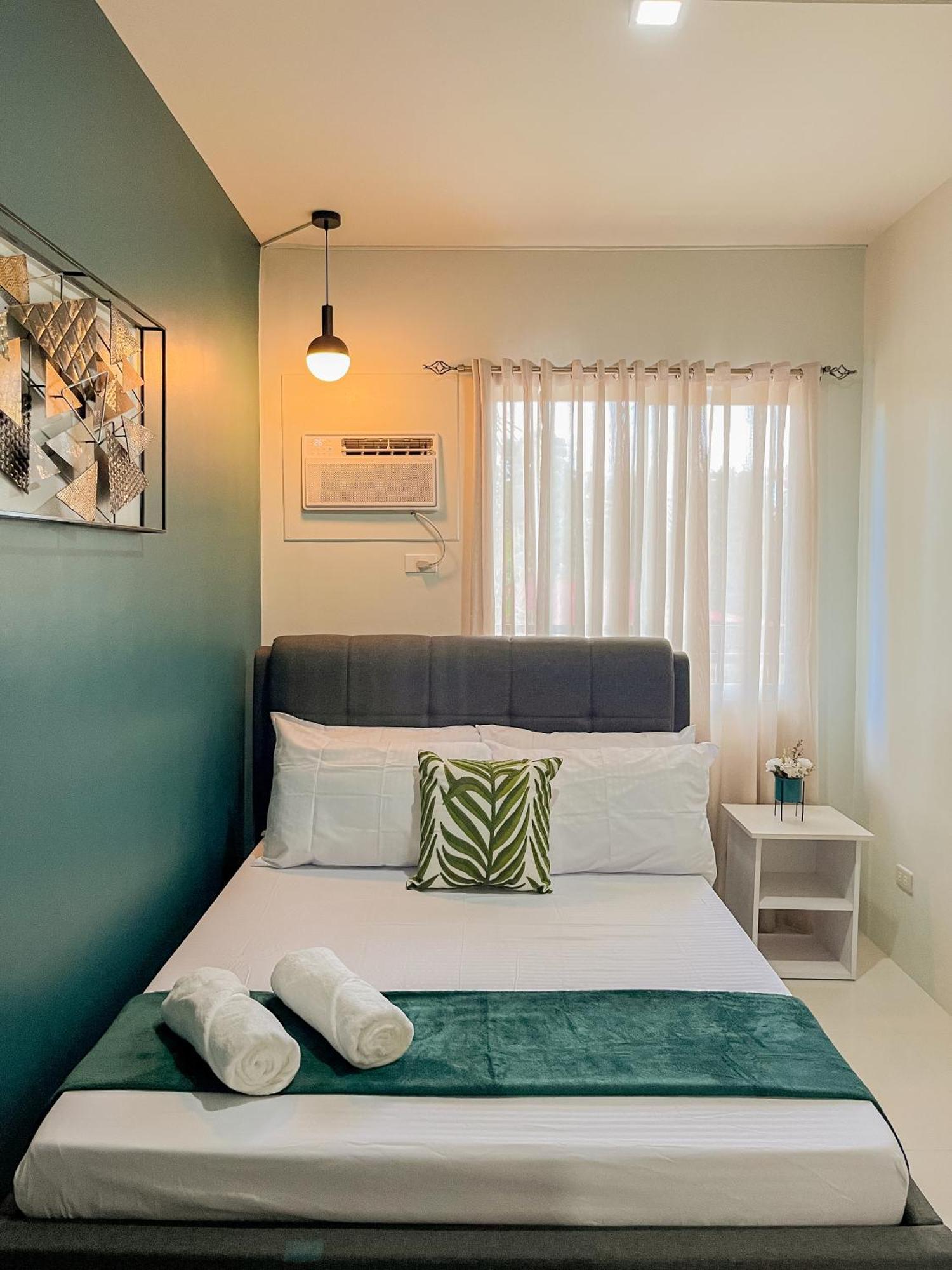 2 Bedroom And Studio Apartments With Private Pool And Gym In Vista Manors Verdant Puerto Princesa Buitenkant foto