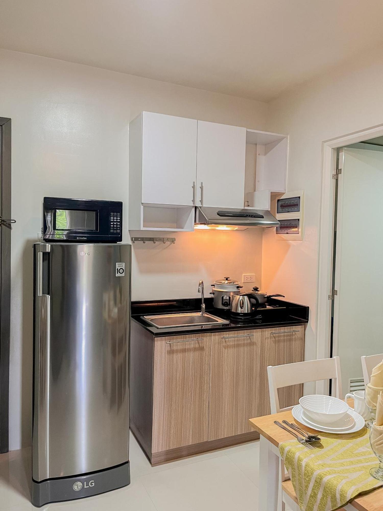 2 Bedroom And Studio Apartments With Private Pool And Gym In Vista Manors Verdant Puerto Princesa Buitenkant foto
