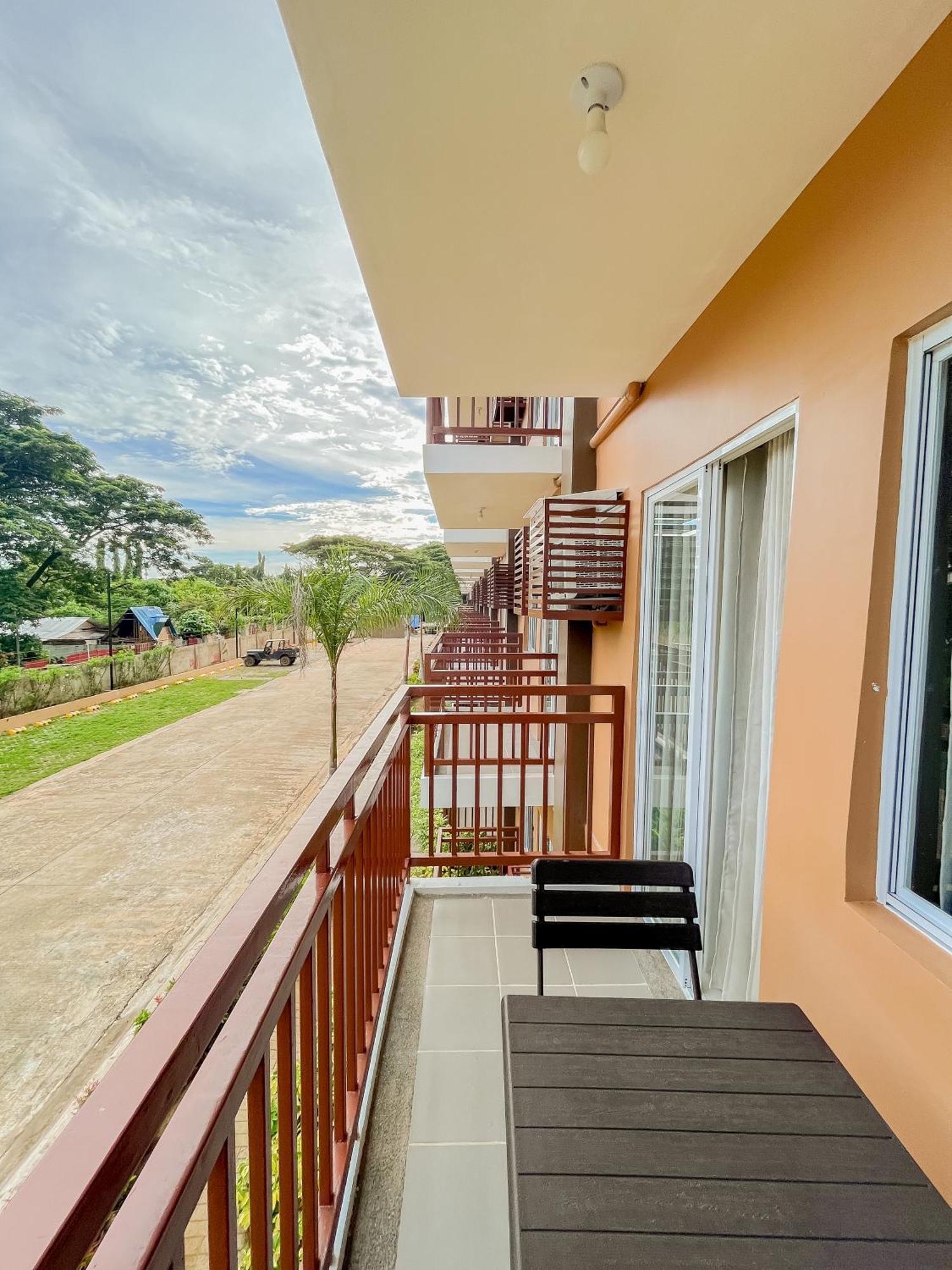 2 Bedroom And Studio Apartments With Private Pool And Gym In Vista Manors Verdant Puerto Princesa Buitenkant foto