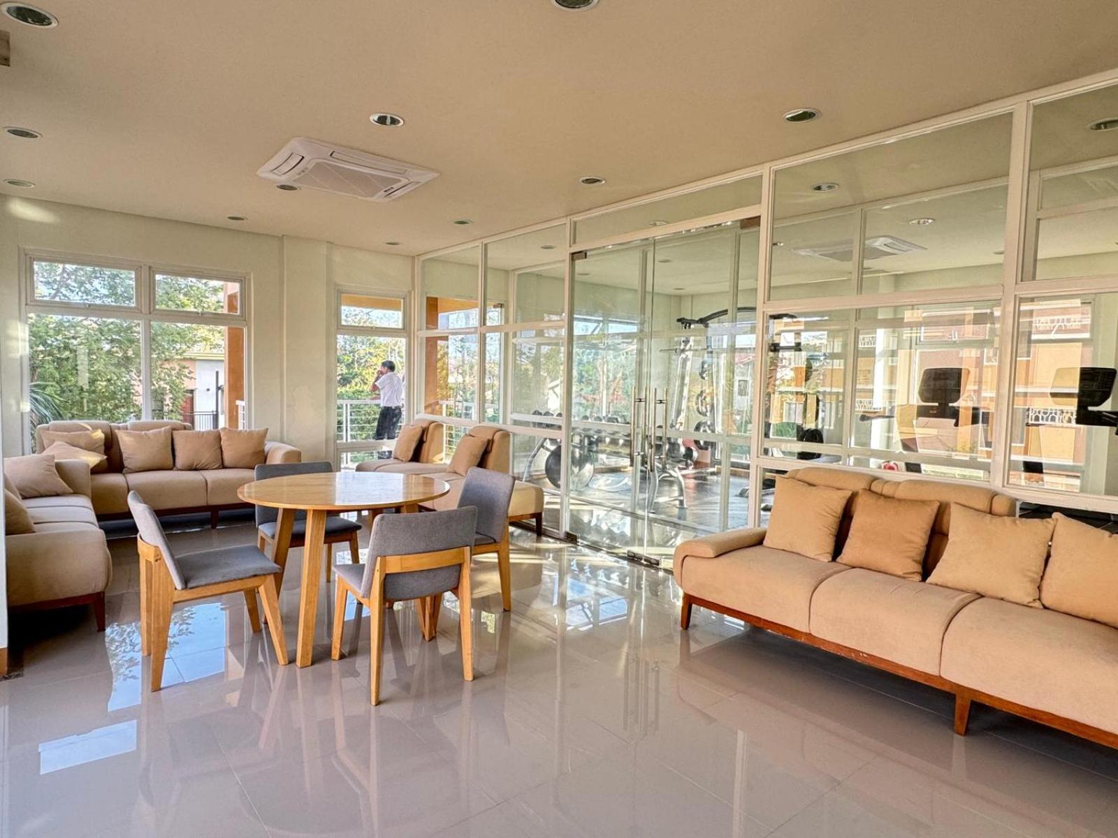 2 Bedroom And Studio Apartments With Private Pool And Gym In Vista Manors Verdant Puerto Princesa Buitenkant foto