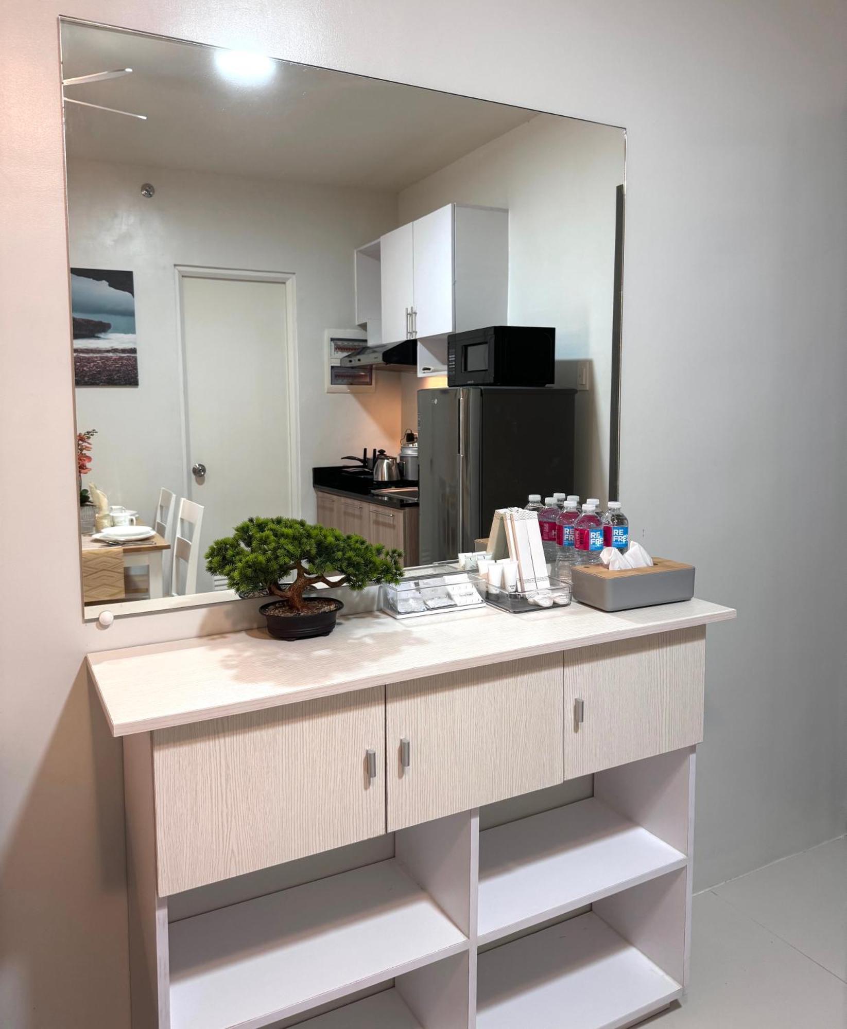 2 Bedroom And Studio Apartments With Private Pool And Gym In Vista Manors Verdant Puerto Princesa Buitenkant foto